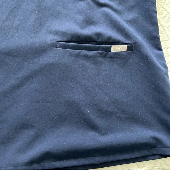 FIGS Classic Blue V-Neck Scrub Top - Picture 4 of 8